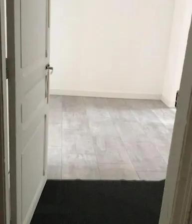 La Maison Pourrie Apartment *